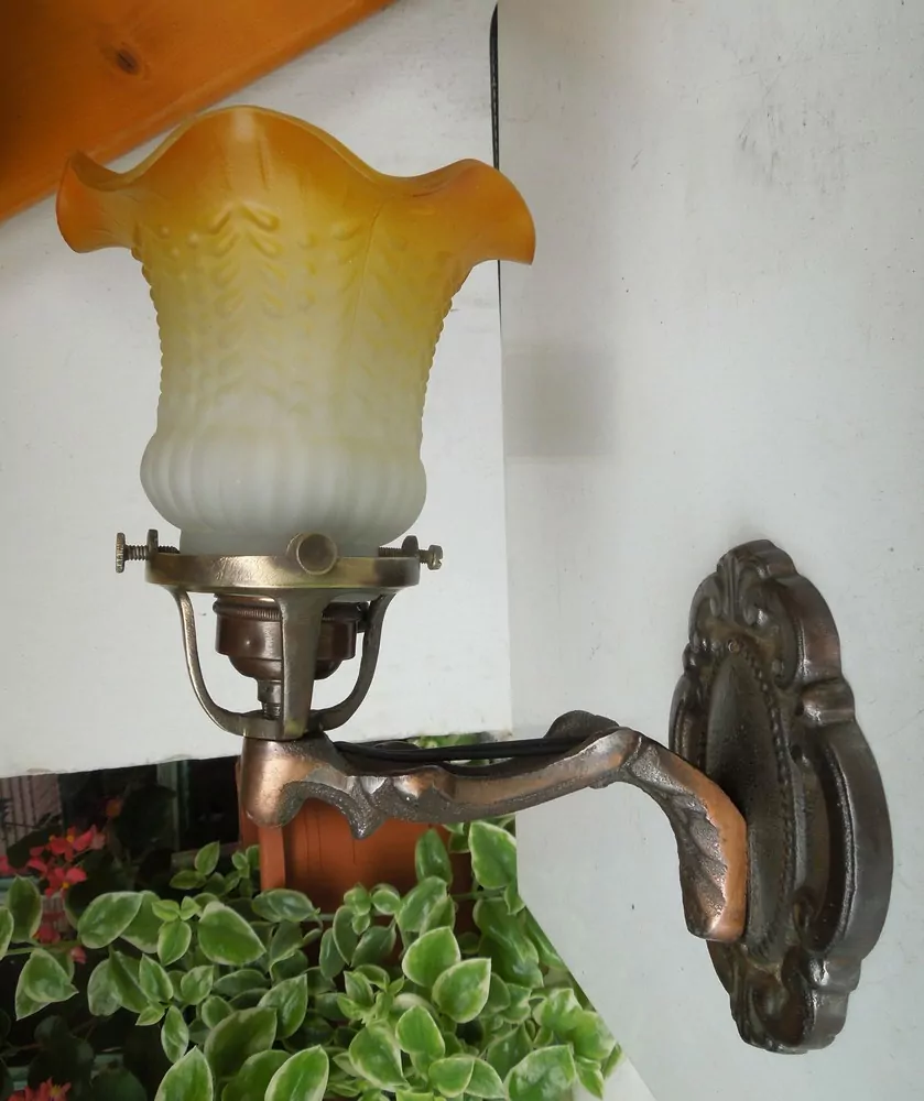 STAROŽITNÁ NÁSTĚNNÁ LAMPA 1 KS