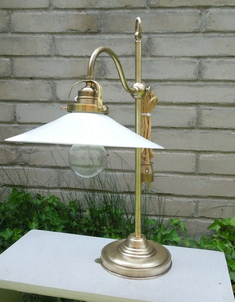 STAROŽITNÁ STOLNÍ  LAMPA LAMPIČKA 