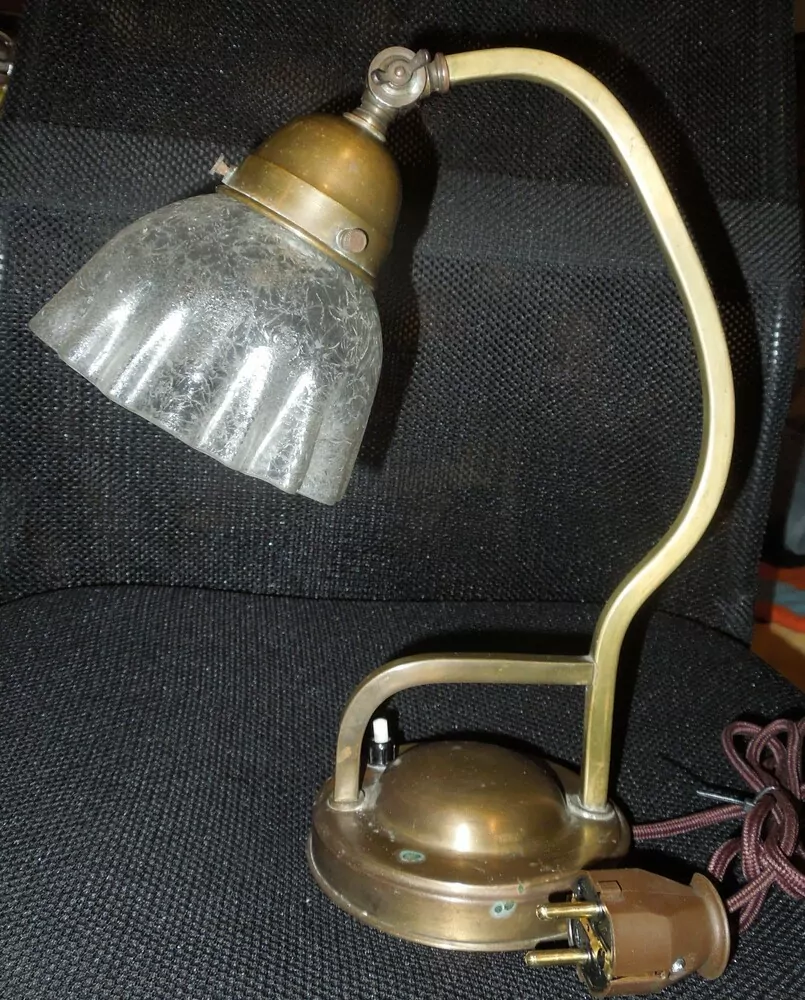 STAROŽITNÁ LAMPIČKA NA STOLNÍ 1 KS LAMPA