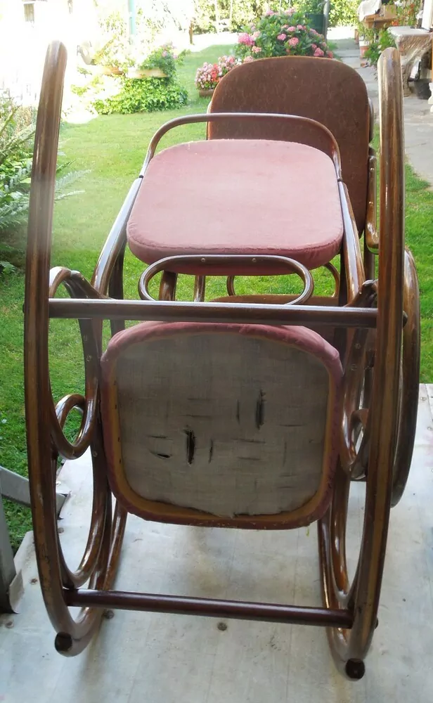 STAROŽITNÉ HOUPACÍ KŘESLO 