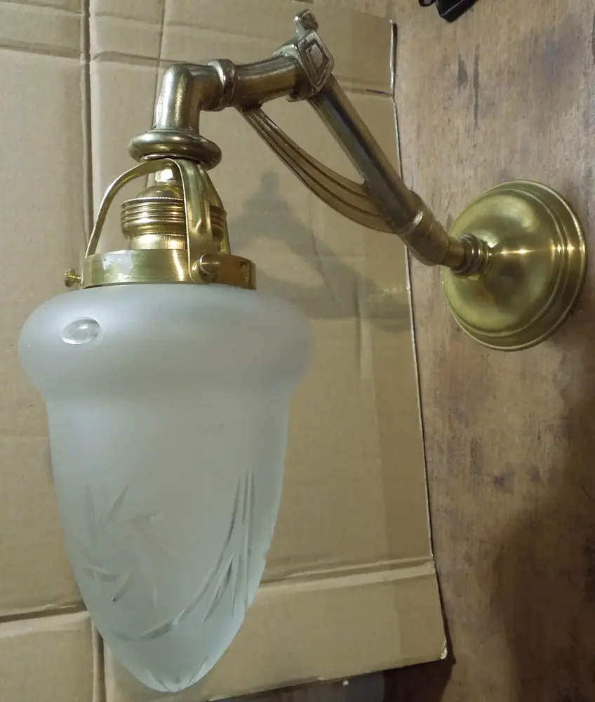 MOSAZNÁ LAMPIČKA NA STĚNU 1 KS LAMPA
