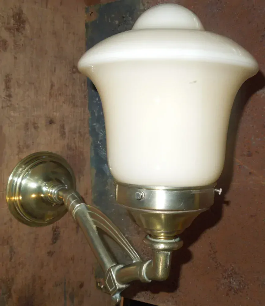 LAMPIČKA NA STĚNU LAMPA ELEKTRICKÁ 