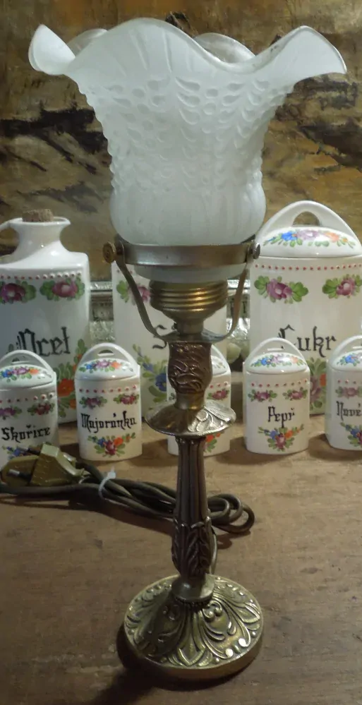 STOLNÍ MOSAZNÁ LAMPA