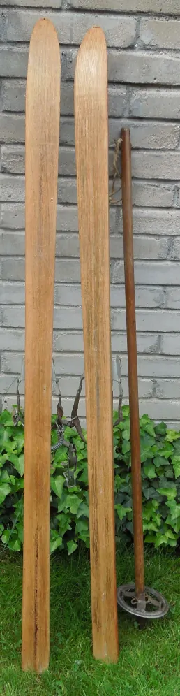 Starožitné dřevěné lyže 153 cm