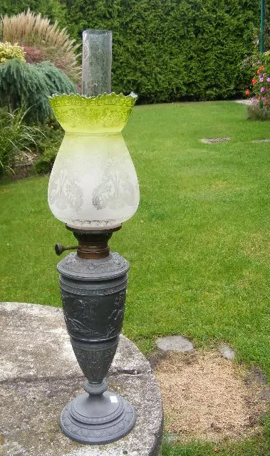 STAROŽITNÁ PETROLEJOVÁ LAMPA , PETROLEJKA 