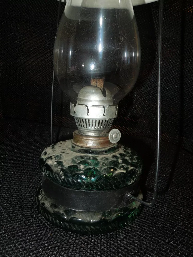 STAROŽITNÁ PETROLEJOVÁ LAMPA , PETROLEJKA 