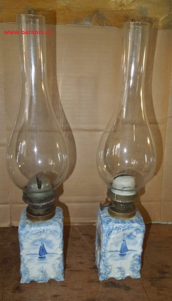 STAROŽITNÁ PETROLEJOVÁ LAMPA , PETROLEJKA  2 KS