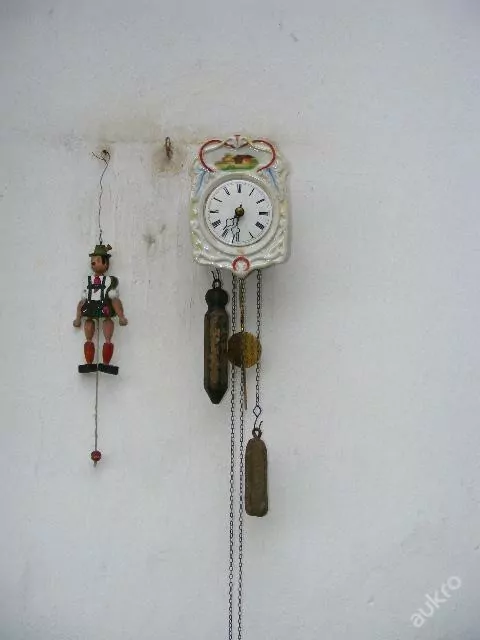 HODINY PORCELÁNKY , PORCELÁNOVÉ NA ZEĎ STAROŽITNÉ 