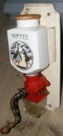 STAROŽITNOST PORCELÁNOVÝ MLÝNEK MOTIV ROKOKO KAFEMLÝNEK