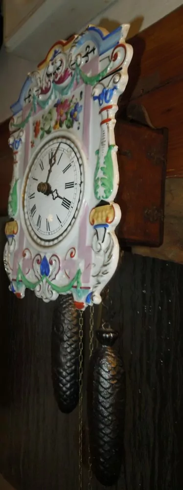 PORCELÁNOVÉ HODINY ZÁVAŽOVÉ