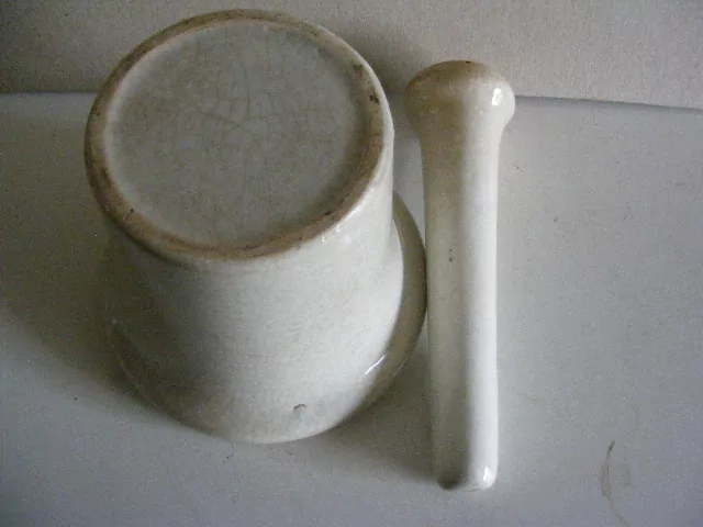 HMOŽDÍŘ PORCELÁNOVÝ RU BÍLÝ