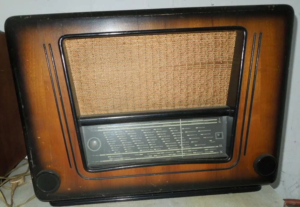 RÁDIO na dekoraci KONGRES