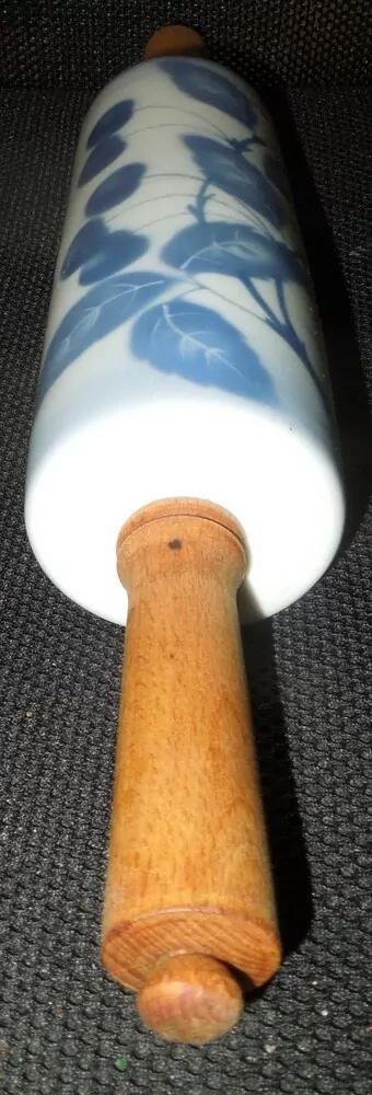 PORCELÁNOVÝ VÁLEČEK MODRÉ TŘEŠNĚ TEPLICE