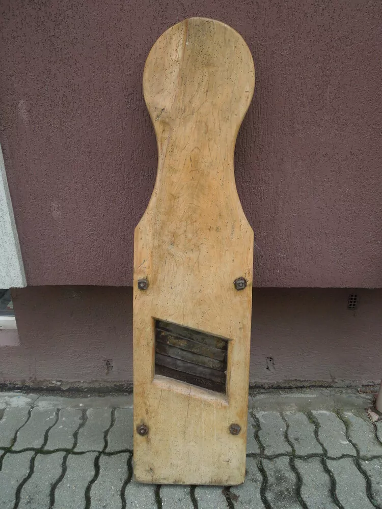 STAROŽITNÉ STRUHADLO NA ZELÍ