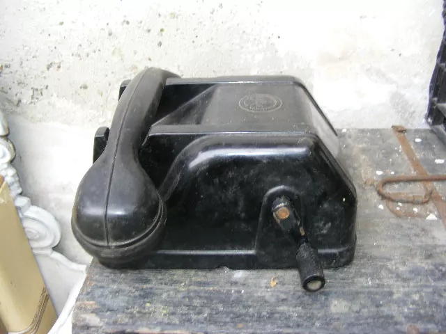 STAROŽITNÝ TELEFON  