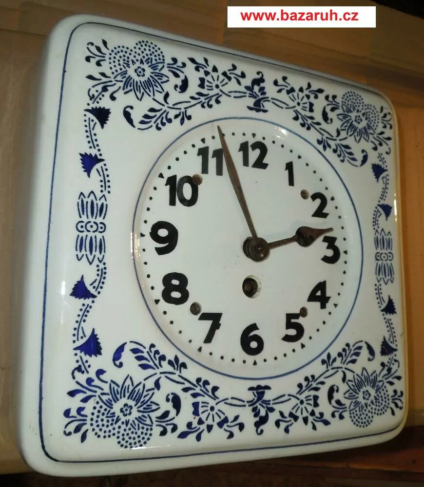 HODINY PORCELÁNOVÉ MOTIV CIBULÁK