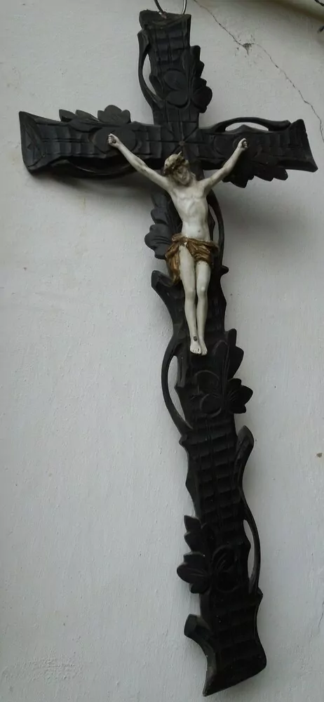 JEŽÍŠ KŘÍŽ DŘEVOŘEZBA KRISTUS PORCELÁN