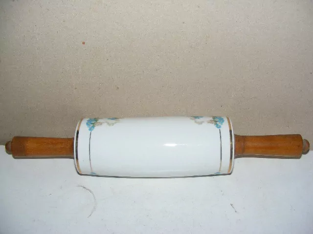 PORCELÁNOVÝ VÁLEČEK POMNĚNKY