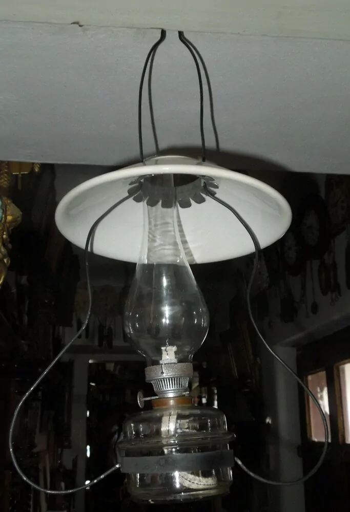STAROŽITNÁ PETROLEJOVÁ LAMPA ZÁVĚSTNÁ