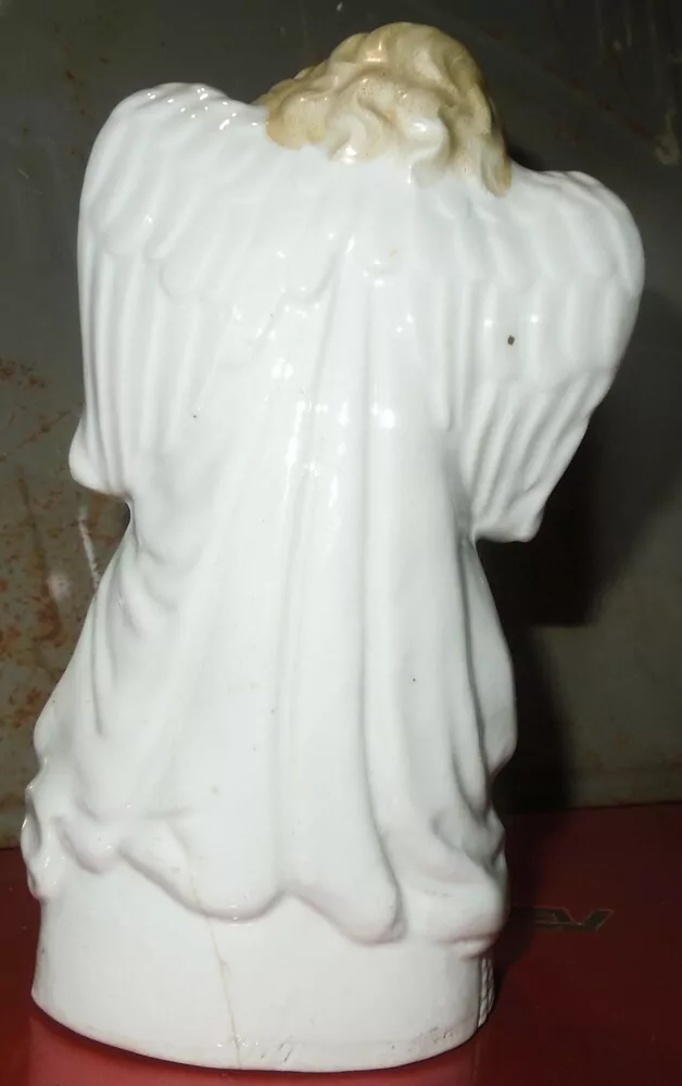 SOCHA SVATÁ PORCELÁN ANDĚL 16,5 CM