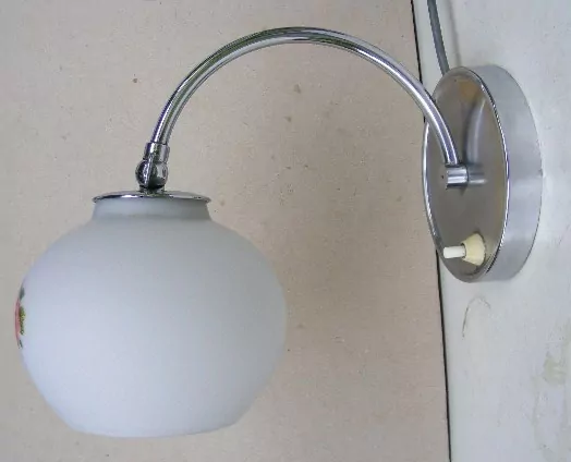 LAMPIČKA STOLNÍ NEBO NA STĚNU LAMPA ELEKTRICKÁ