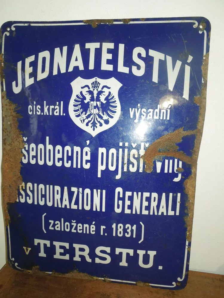 PLECHOVÁ SMALTOVÁ CEDULE JEDNATELSTVÍ VŠEOBECNÉ POJIŠŤOVNY