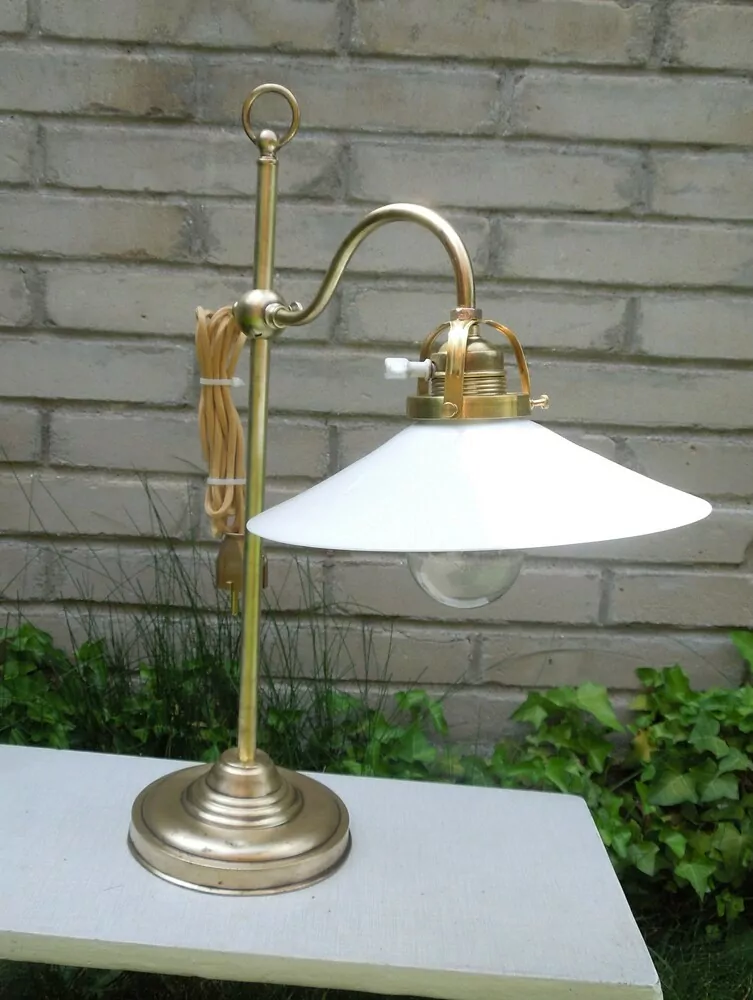 STAROŽITNÁ STOLNÍ  LAMPA LAMPIČKA 