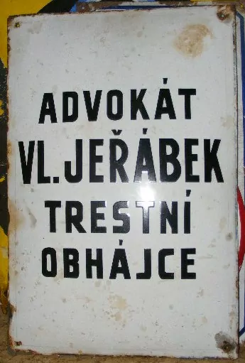 PLECHOVÁ SMALTOVÁ CEDULE ADVOKÁT TRESTNÍ OBHÁJCE JEŘÁBEK