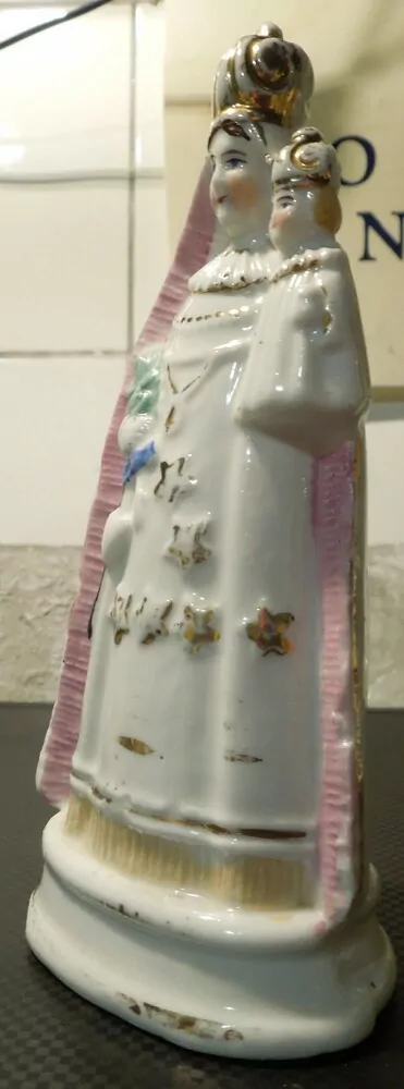 SOCHA SVATÁ PORCELÁN 14,5 CM