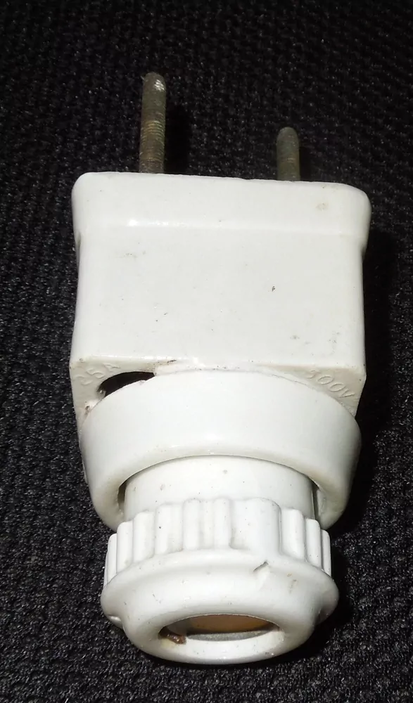 PORCELÁNOVÁ POJISTKOVÁ SKŘÍŇ NA POJISTKU