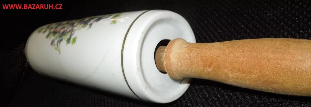 STAROŽITNOST KOŘENKY DOZY SADA KOŘENEK FIALKY