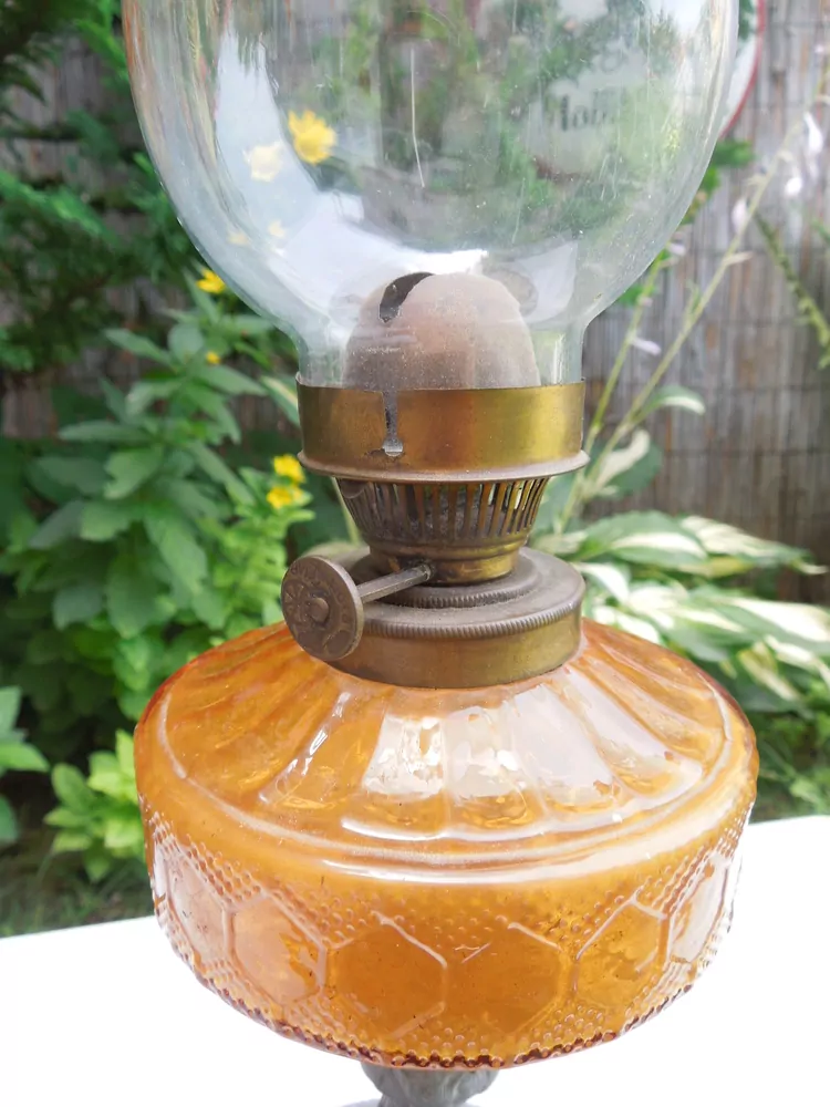 STAROŽITNÁ PETROLEJOVÁ LAMPA
