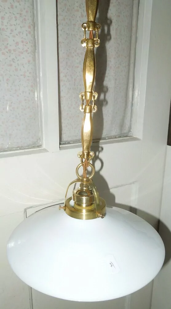 STARÝ LUSTR STÍNIDLO