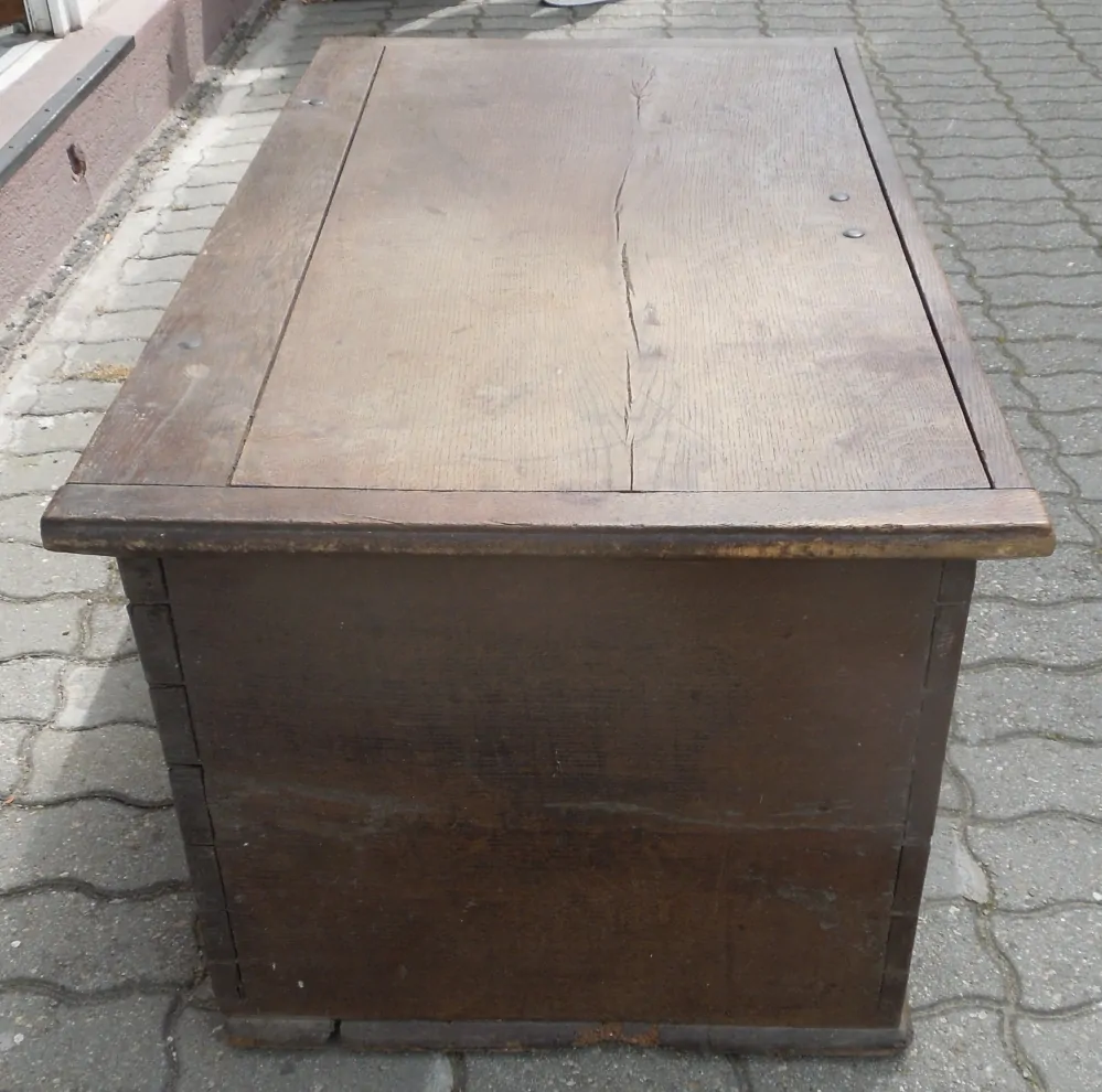 STAROŽITNÁ TRUHLA