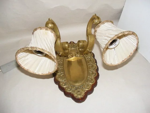 LAMPIČKA NA STĚNU NÁSTĚNNÁ LAMPA