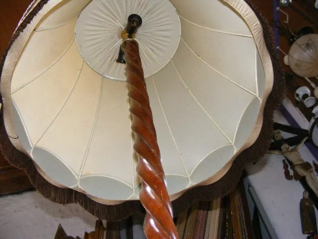 LAMPA STOJACÍ PODLAHOVÁ 