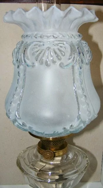 STAROŽITNÁ PETROLEJOVÁ LAMPA , PETROLEJKA
