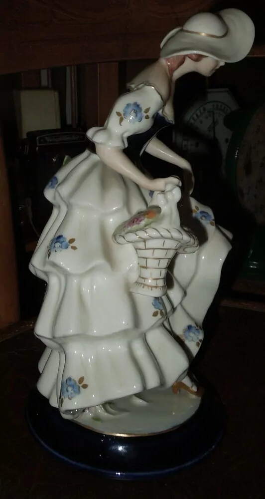 SOCHA ROYAL DUX DÁMA S KLOBOUKEM
