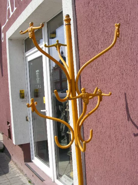 STAROŽITNÝ KOVOVÝ VĚŠÁK