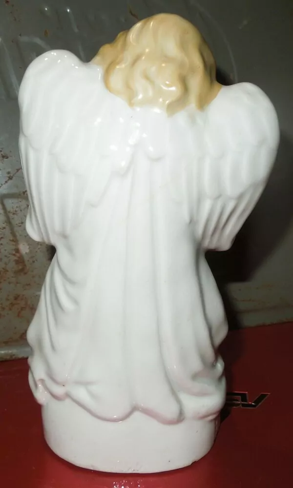 SOCHA SVATÁ PORCELÁN ANDĚL 16,5 CM