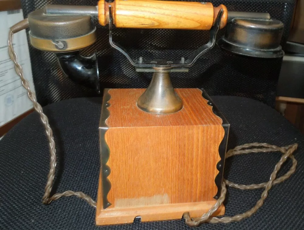 STAROŽITNÝ TELEFON SERVISNÍ