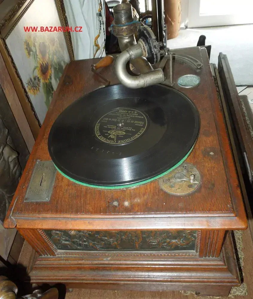 GRAMOFON S TROUBOU NA KLIKU MINCOVÝ