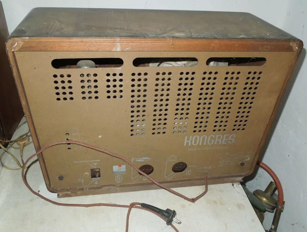 RÁDIO na dekoraci KONGRES