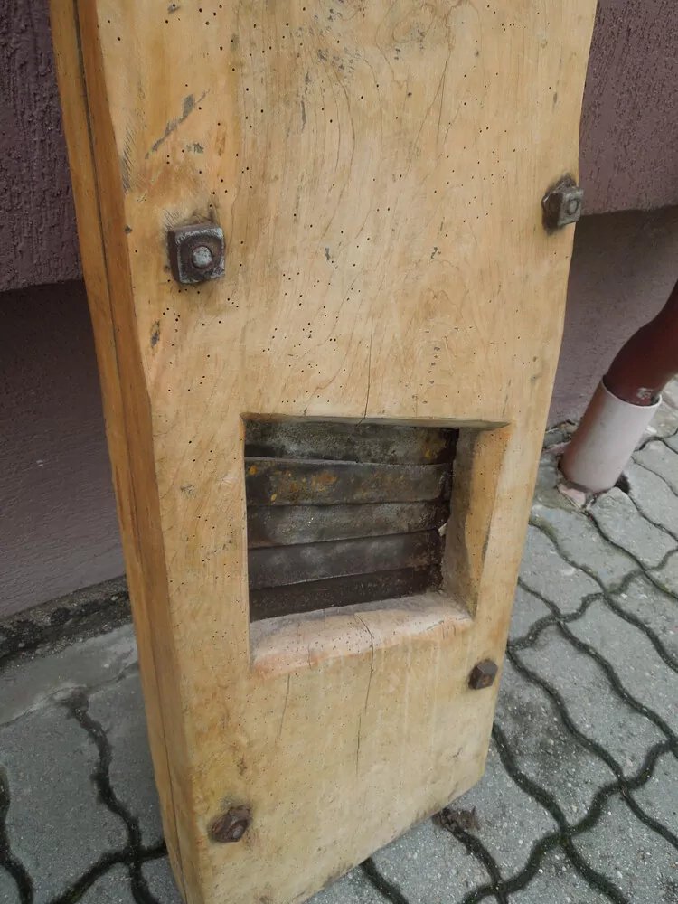 STAROŽITNÉ STRUHADLO NA ZELÍ