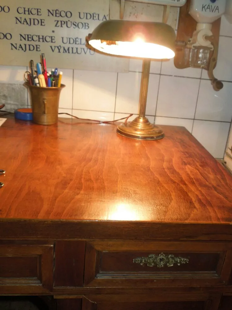 STAROŽITNÁ BANKOVNÍ LAMPA BANKÉŘKA