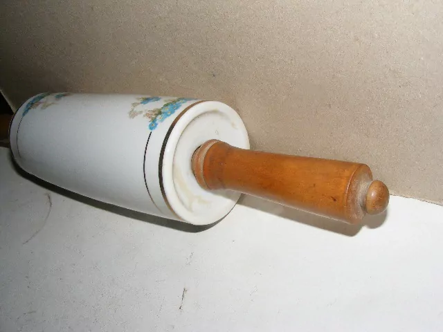 PORCELÁNOVÝ VÁLEČEK POMNĚNKY