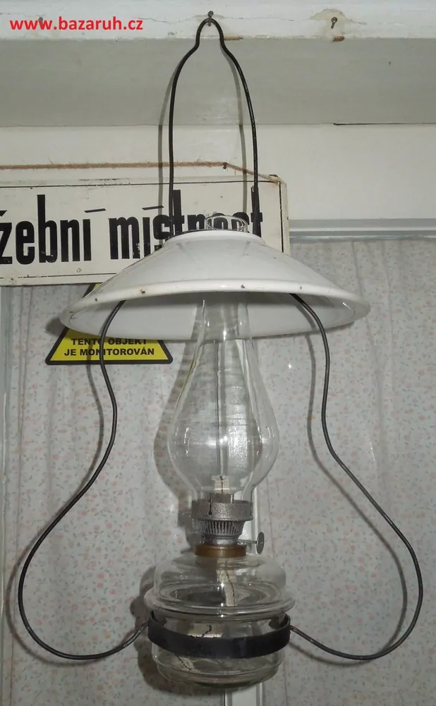 STAROŽITNÁ PETROLEJOVÁ LAMPA ZÁVĚSTNÁ