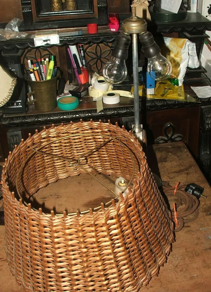 STAROŽITNÁ STOLNÍ LAMPA , LAMPIČKA