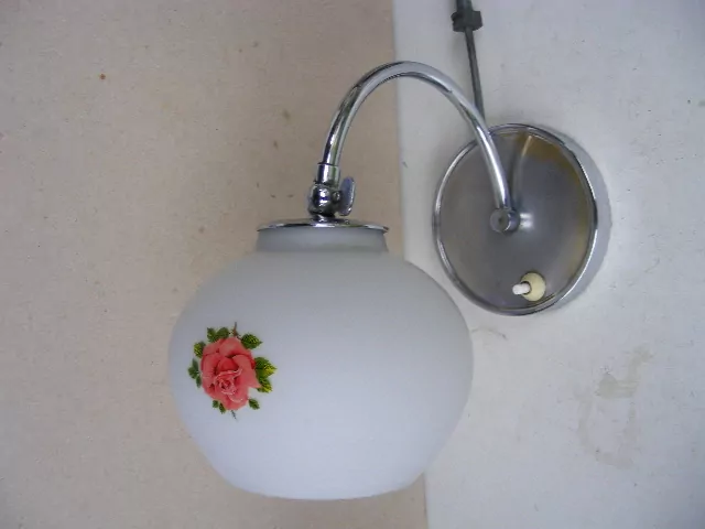 LAMPIČKA STOLNÍ NEBO NA STĚNU LAMPA ELEKTRICKÁ