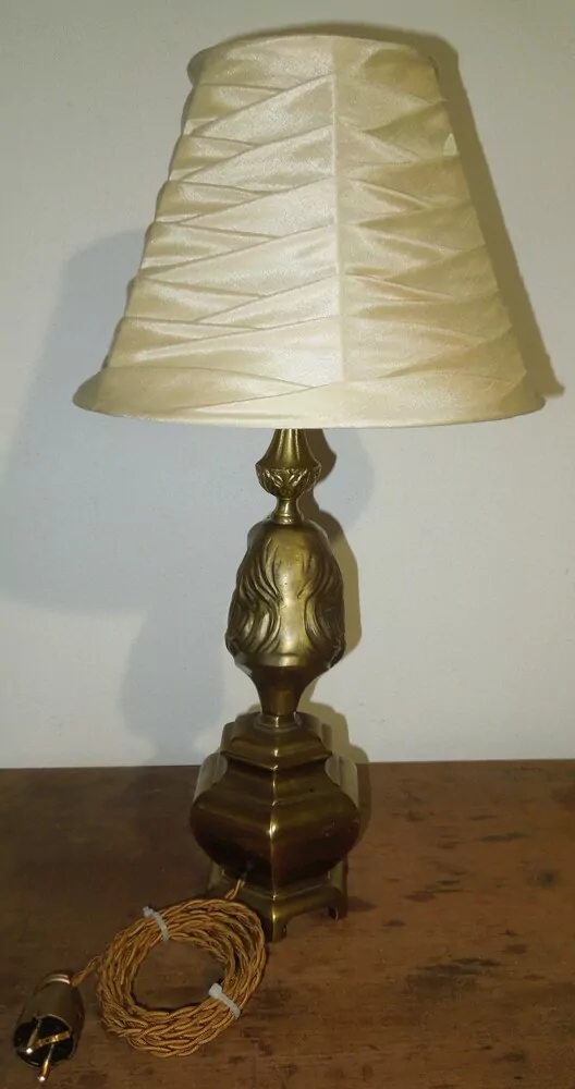 STAROŽITNÁ MOSAZNÁ FIGURÁLNÍ  STOLNÍ LAMPA ELEKTRICKÁ MOTIV PES Anglický kokršpaněl ??